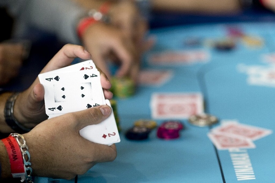 Điểm qua những sai lầm cơ bản trong Poker người mới thường mắc để rút bài học