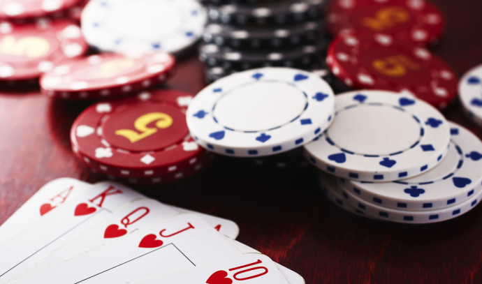 Tìm hiểu về những tiêu chí để bạn có thể thắng được tiền đối thủ trong Poker